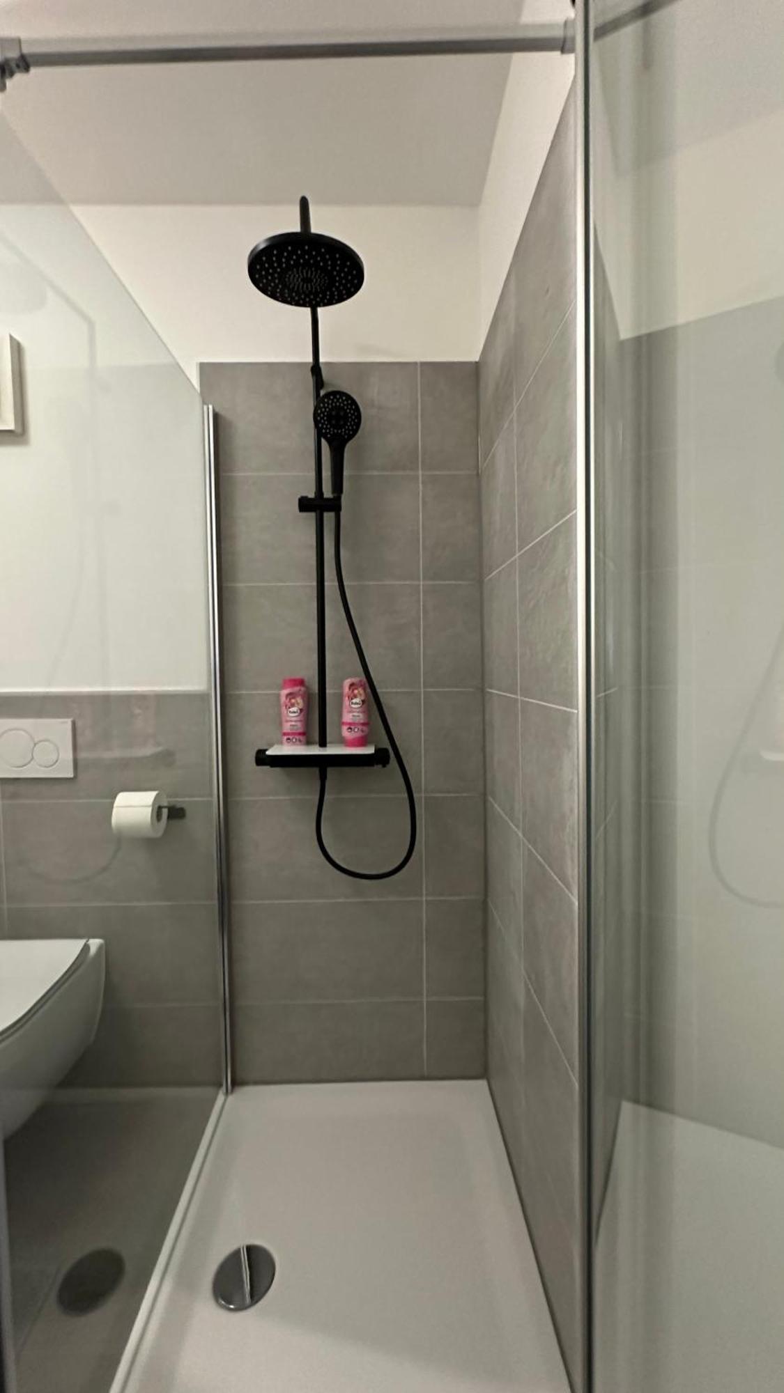 Traumhafte Wohnung Mitten In Charlottenburg Berlino Esterno foto